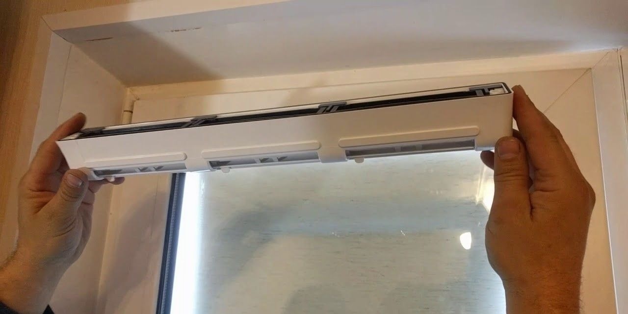 Монтаж проветривателя на пластиковые окна в квартире